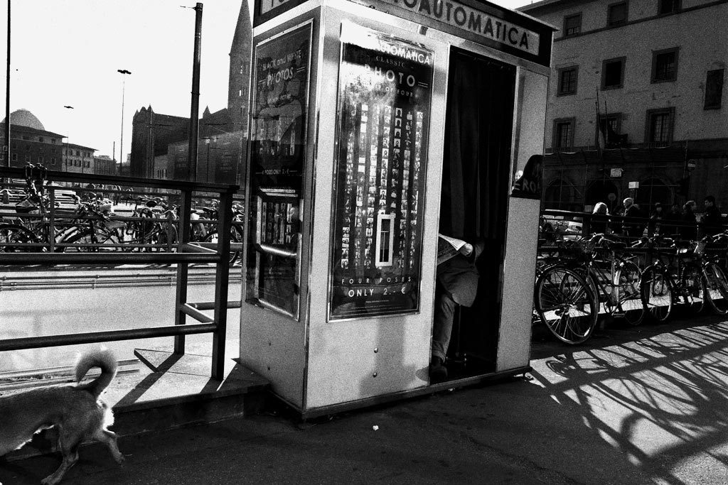 Acte De Lire Une Série De Manuel Lauti 9 Lives Magazine - 