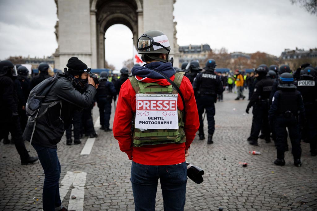 Coup de Gueule de Wilfrid Estève : Les photographes pris pour cible dans  les manifestations Gilets Jaunes - 9 Lives Magazine